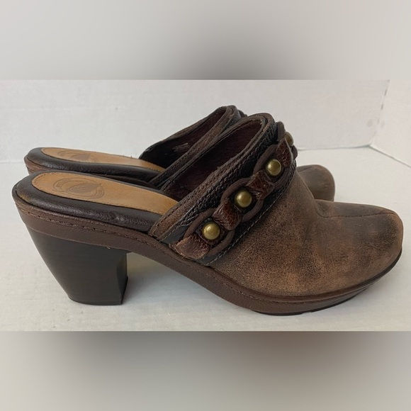 Nurture Dory Womens 8 1/2 M Clogs Mules Brown Metal Stud Leather 3" Heel Slip On - Picture 5 of 10